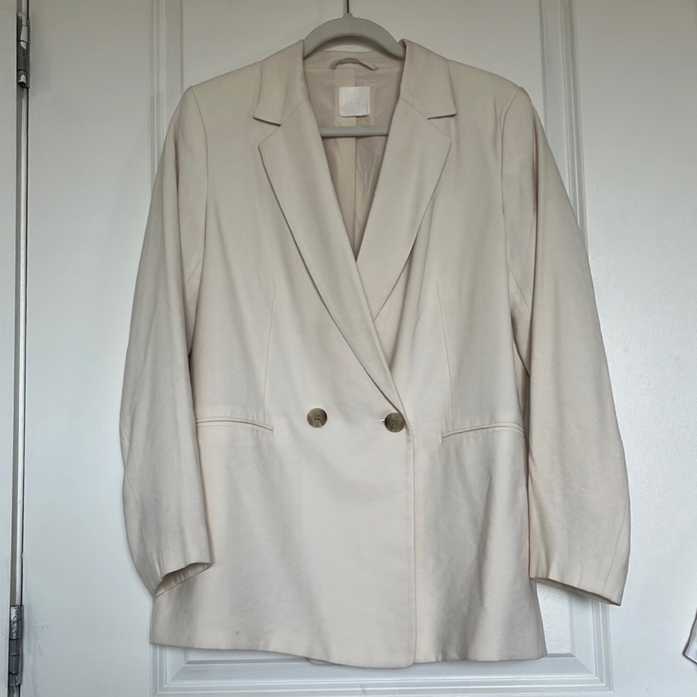 H&M cream off white blazer. Size M